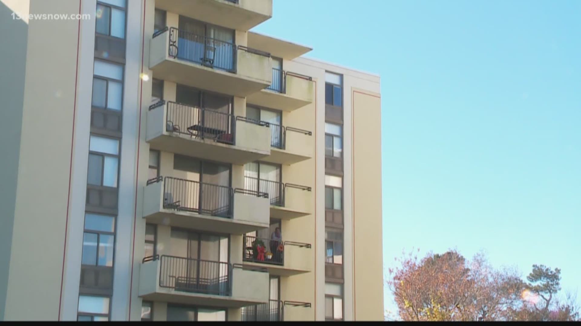 13News Now Megan Shinn shows how residents in the Royal Mace Apartments are having a rough start to the holiday season.