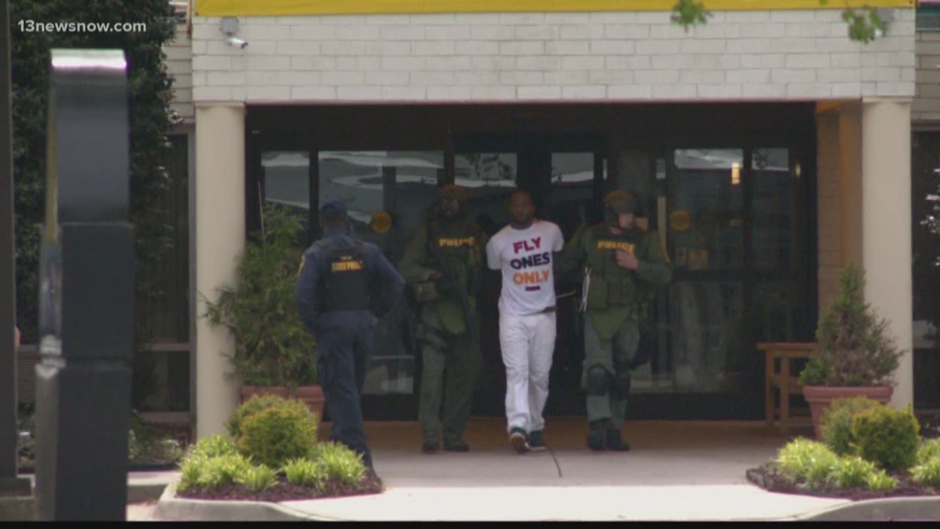 Newport News police apprehend fugitive at Days Inn, ending tactical situation