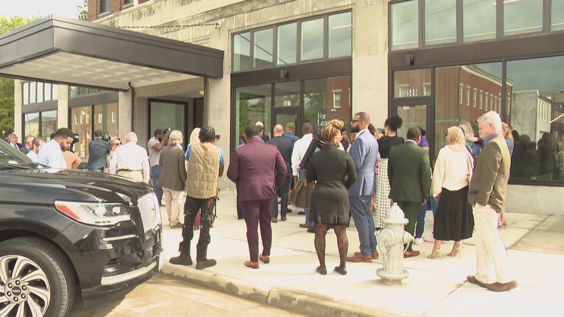 Portsmouth leaders celebrated the opening of new mixed-use building downtown with apartments, stores and offices planned.