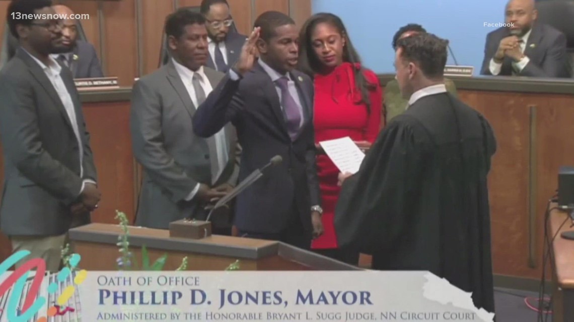 Newport News' youngest elected mayor sworn in