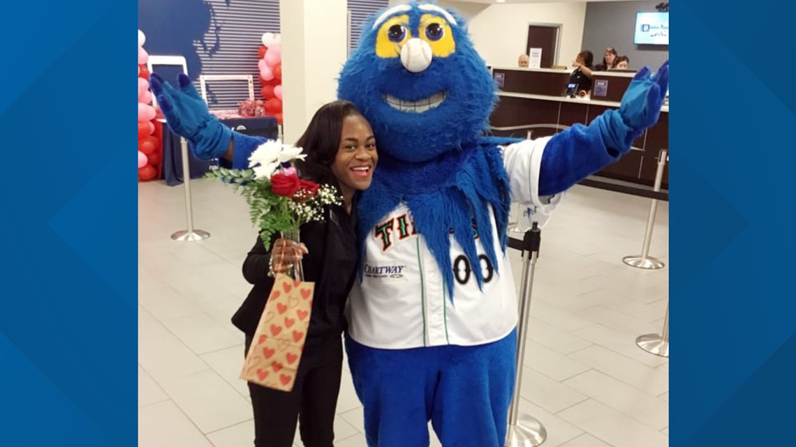 Norfolk Tides Offering Valentine S Day Gift Packages That Its Mascot Will Deliver In Person 13newsnow Com