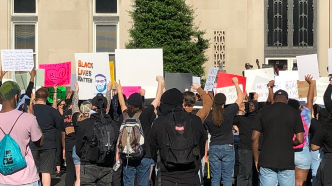 Federal Courthouse In Norfolk Becomes Site Of George Floyd Protest 13newsnow Com