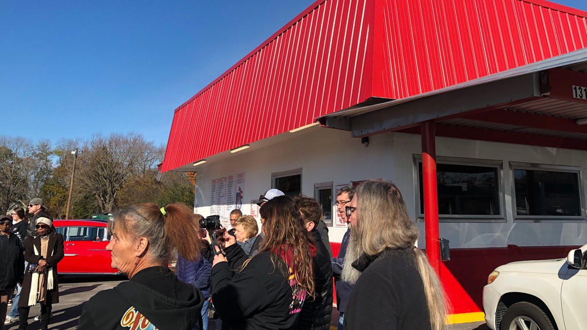 Iconic Hampton burger joint Smitty’s BetterBurger reopens