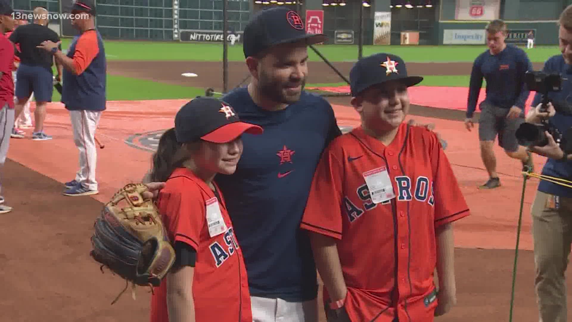 Houston Astros star Jeremy Peña meets with Robb Elementary survivors