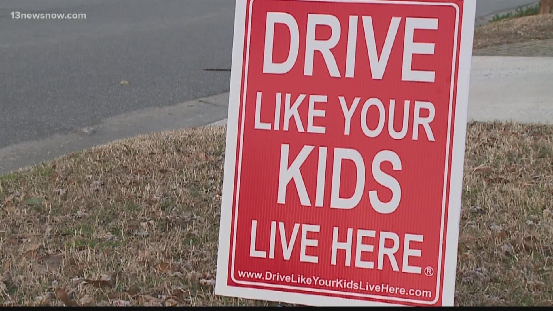 Woman Rallying Neighbors To Put Up Yard Signs Warn Speeding Drivers 6387