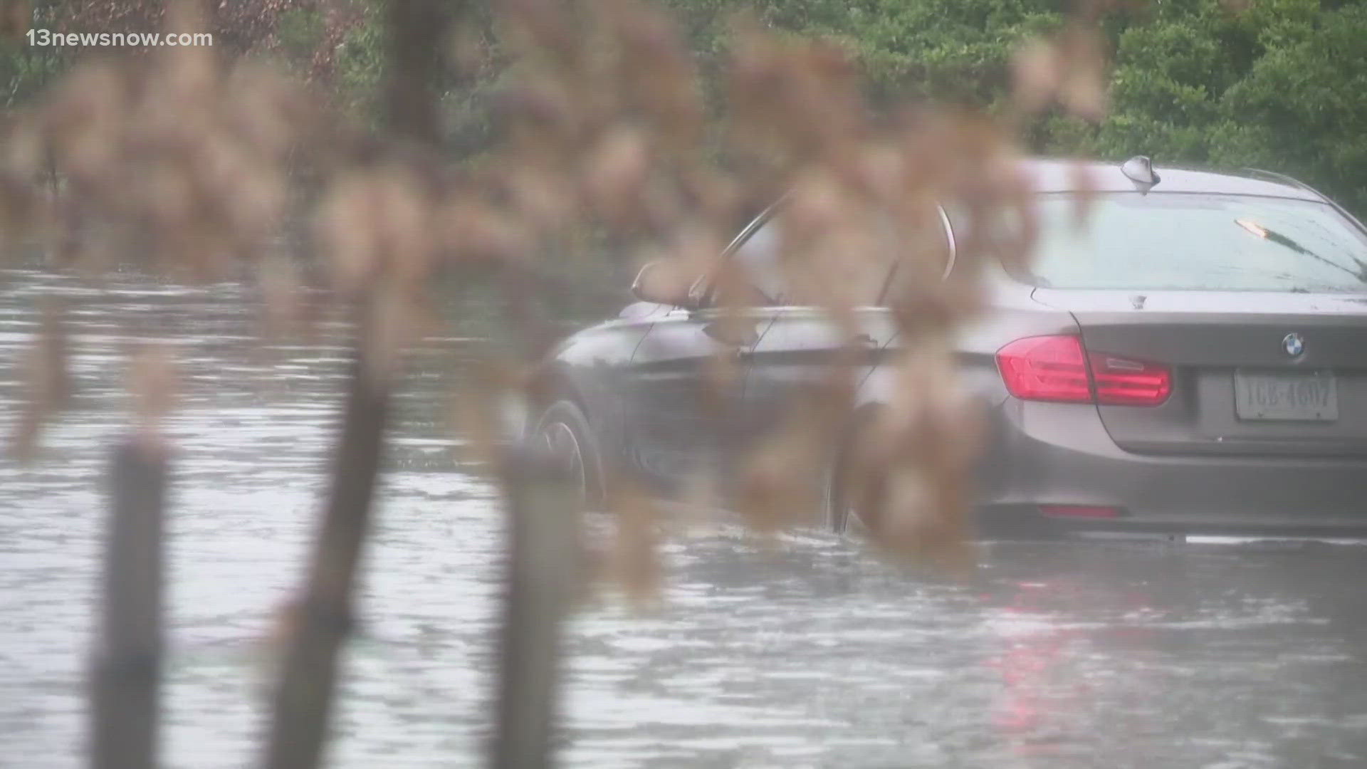 Virginia Beach restaurant continues service through major tidal