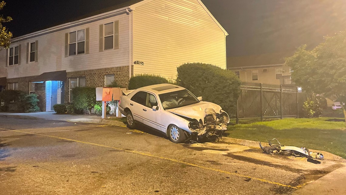 Car Crashes Into Pole In Norfolk | 13newsnow.com