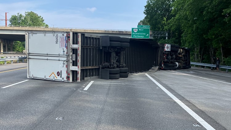 Tractor-trailer overturns on I-64 in Williamsburg
