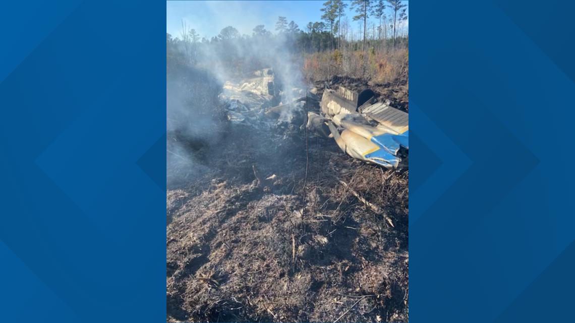 2 killed in small plane crash in Suffolk