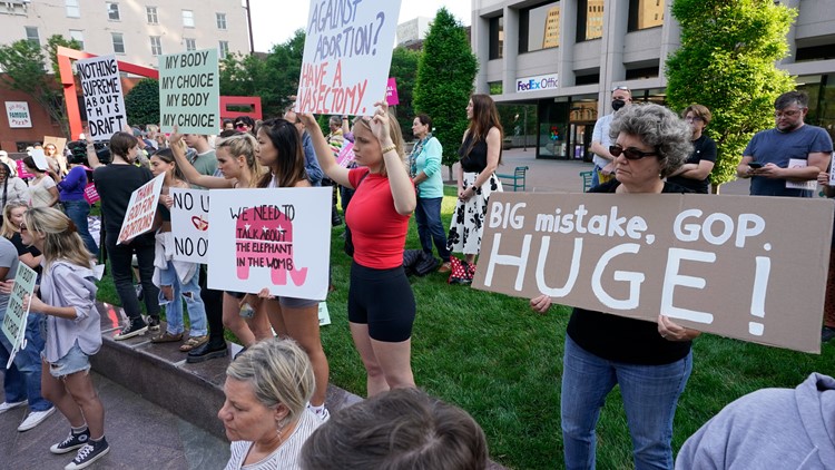 Pro-choice protests outside Maryland homes of Justices Roberts and Kavanaugh