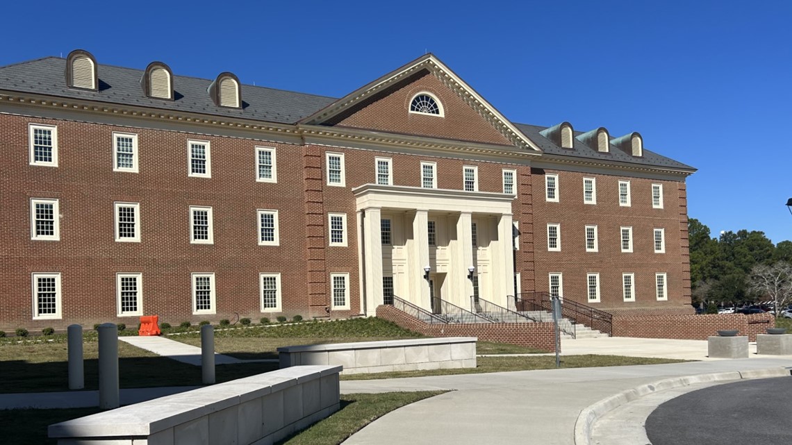 Buling Va Virginia Beach employees set to return to Building 2 in January ...