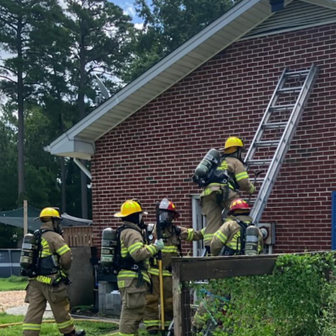 Fire crews respond to garage blaze in York County | 13newsnow.com