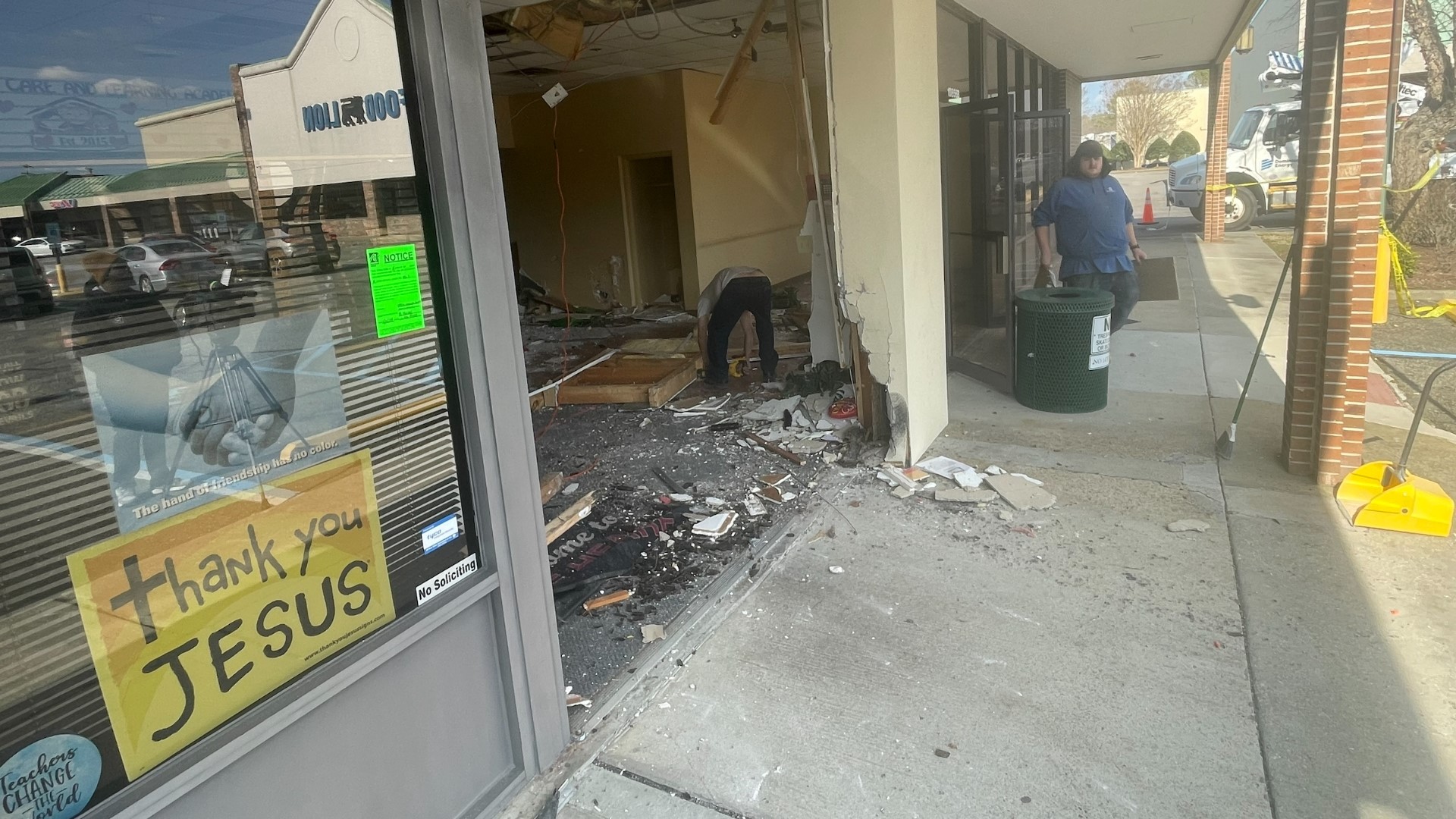 Car crashes into Newport News daycare in Newport News | 13newsnow.com