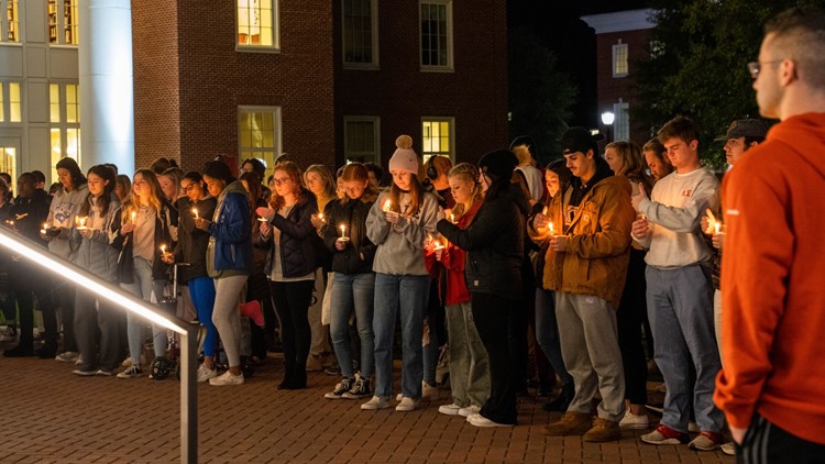 Virginia Tech women's basketball shows support for UVA victims