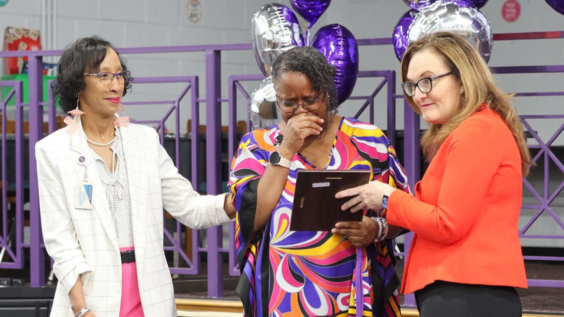 Newport News teacher awarded regional Teacher of the Year award - Vimarsana News