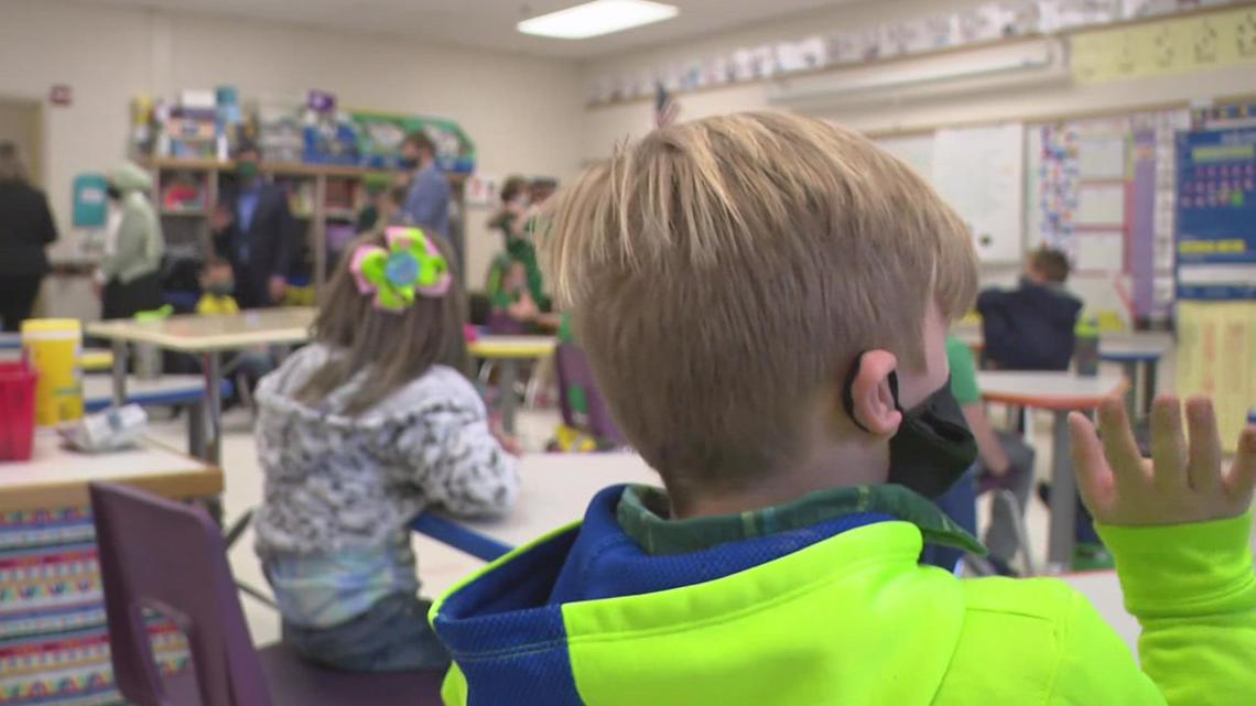 Teachers react to optional school mask law - Vimarsana News