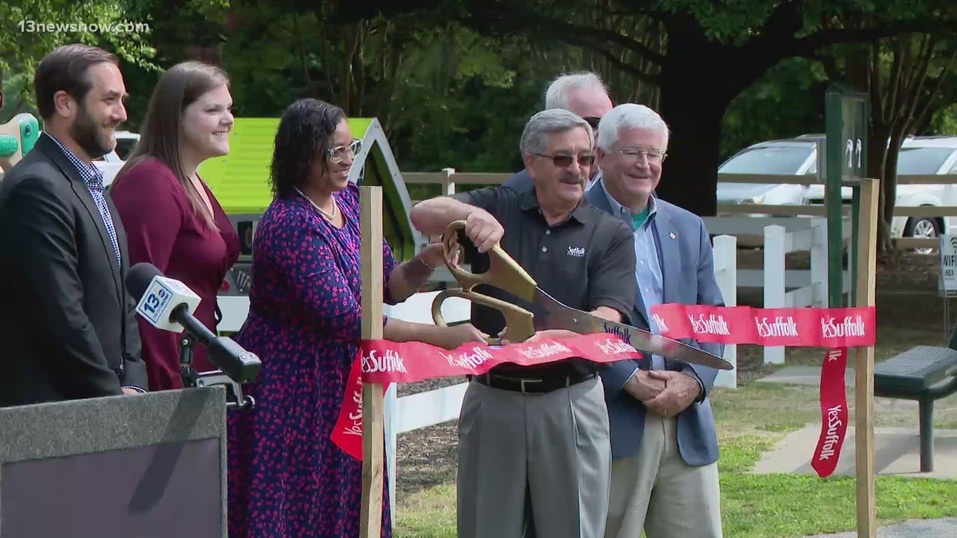 A new walking trail in Suffolk is taking learning to the outdoors. City leaders unveiled the "Born Learning Trail" at Lake Meade Park for young children.