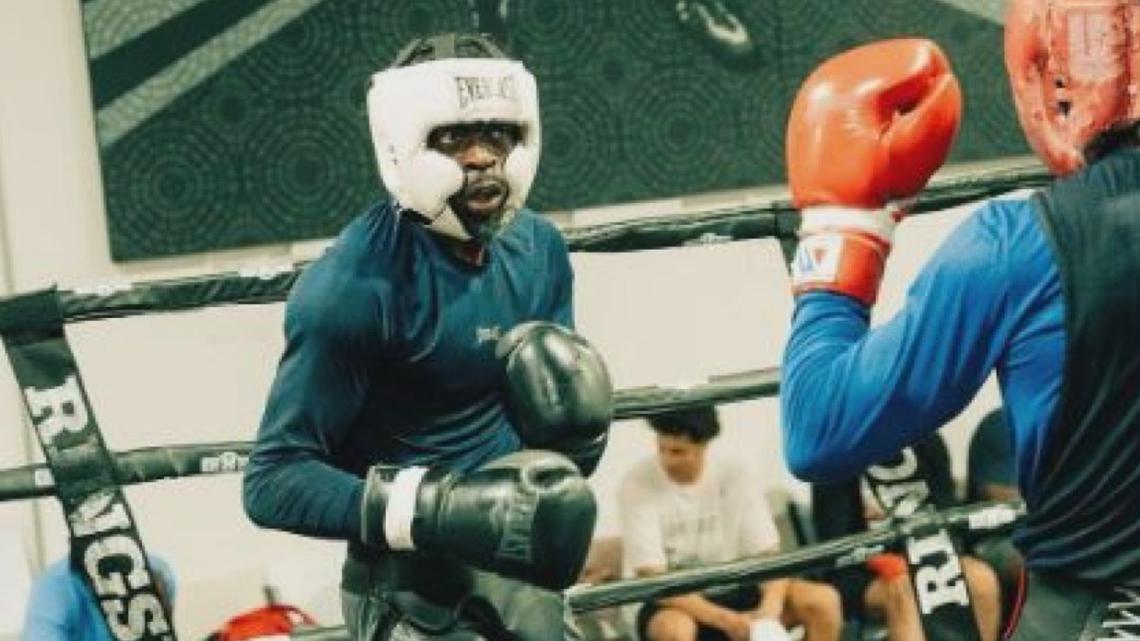 Boxer Brothers Kelvin Davis, Keyshawn Davis In The Ring In Newark ...