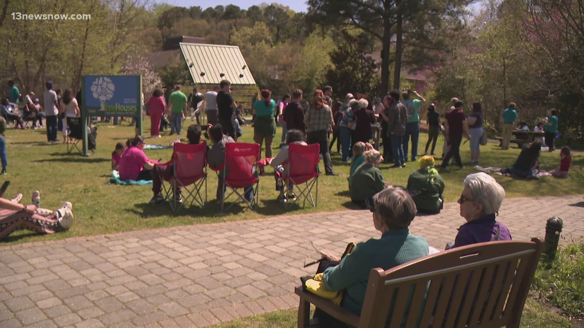 Virginia Living Museum invited viewers to gather on the Conservation Lawn to witness the eclipse.