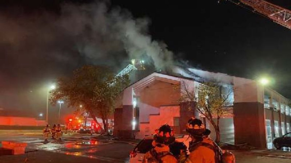 Virginia Beach firefighters battle blaze at Magnuson Hotel - Vimarsana News