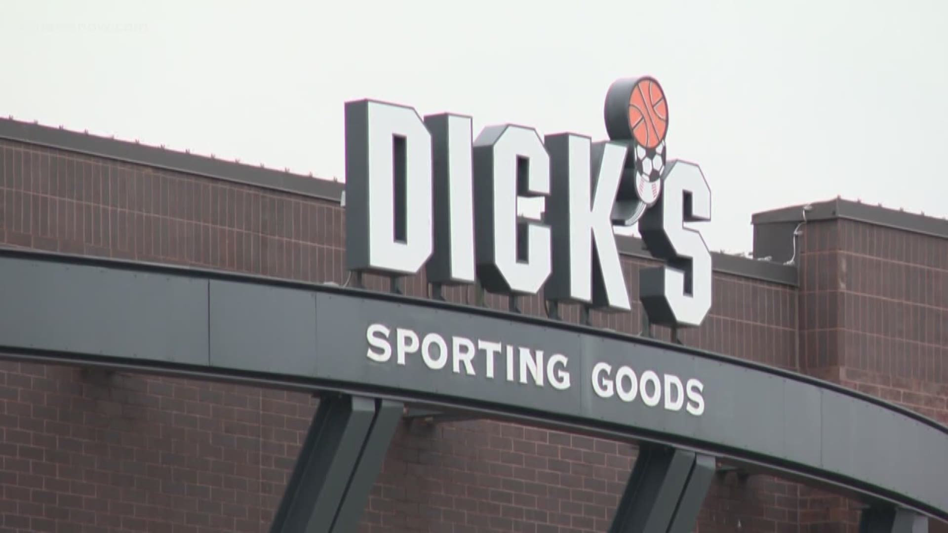 A major retailer at Virginia Beach's Town Center is closing its doors. Dick's Sporting Goods is moving out.
