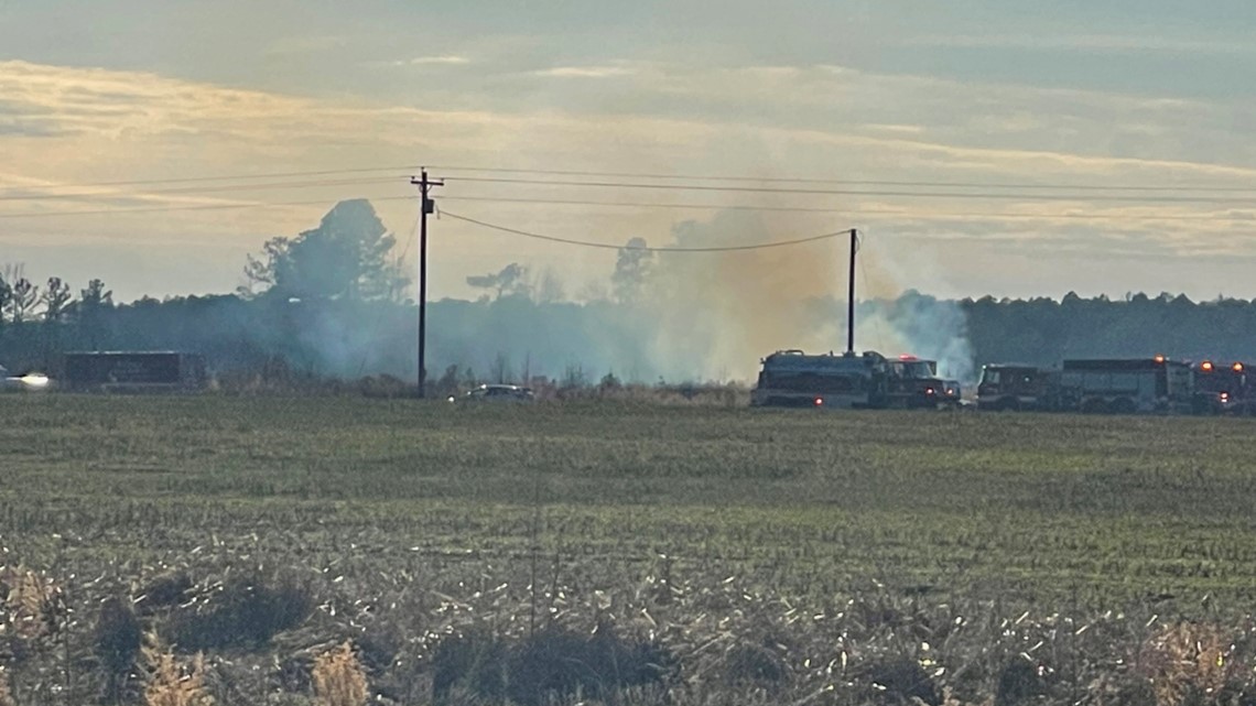 2 killed in small plane crash in Suffolk