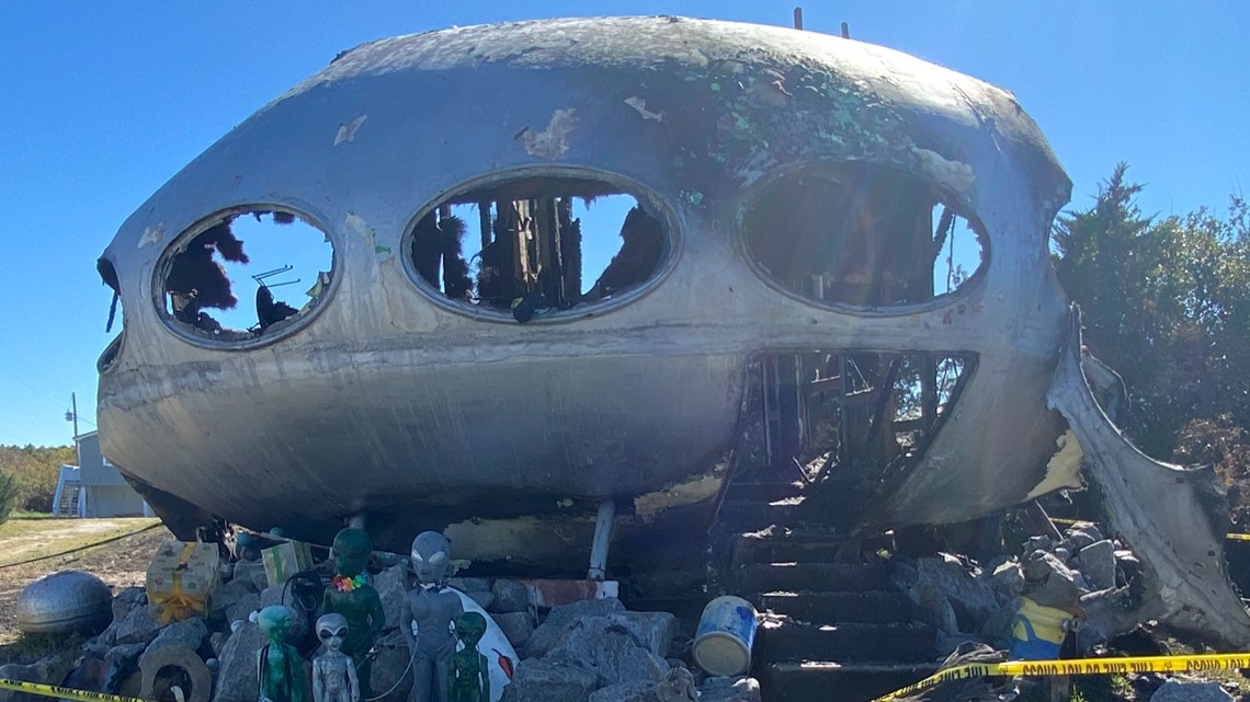 Frisco UFO spaceship Fire destroys Outer Banks landmark