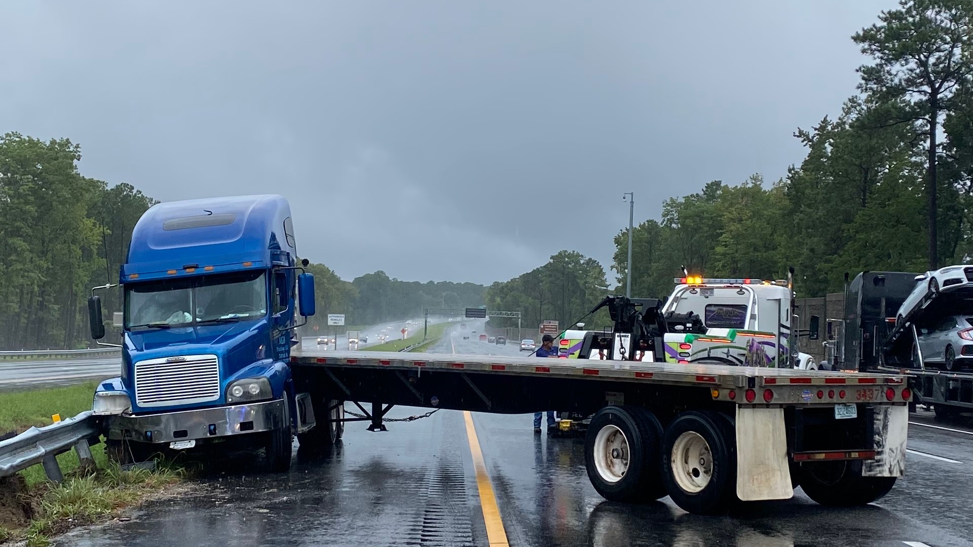 Tractor Trailer Crash Shuts Down Lanes On I-64 Near Fort Eustis ...