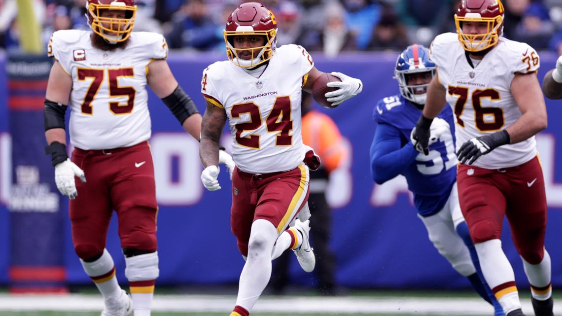 Washington Football Team quarterback Taylor Heinicke (4) warms up before an  NFL football game against the New York Giants on Sunday, Jan. 9, 2022, in  East Rutherford, N.J. (AP Photo/Adam Hunger Stock