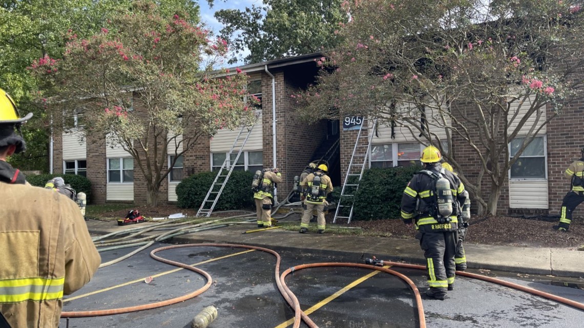 Chesapeake apartment fire leaves 18 displaced
