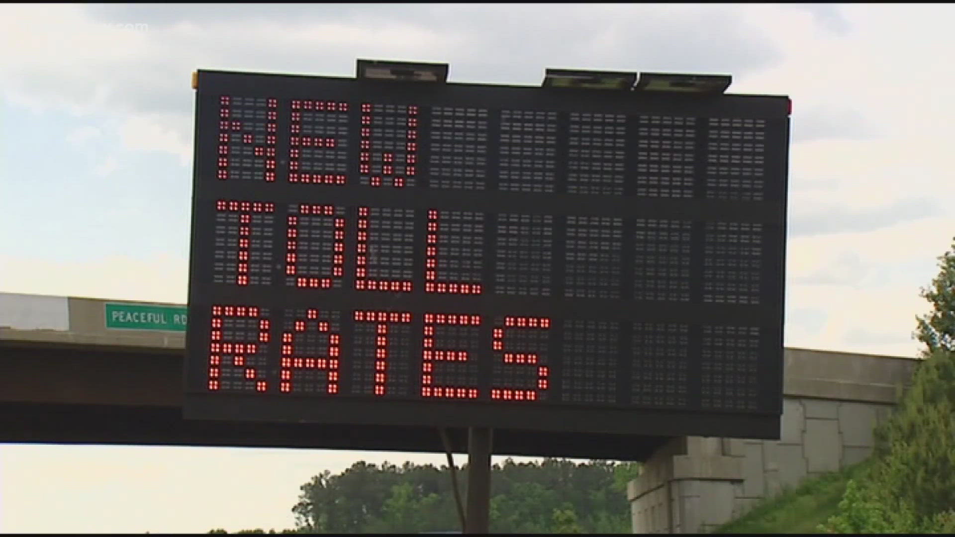 A new warning from VDOT and the FBI: scammers are trying to trick drivers out of their money over text messages.
