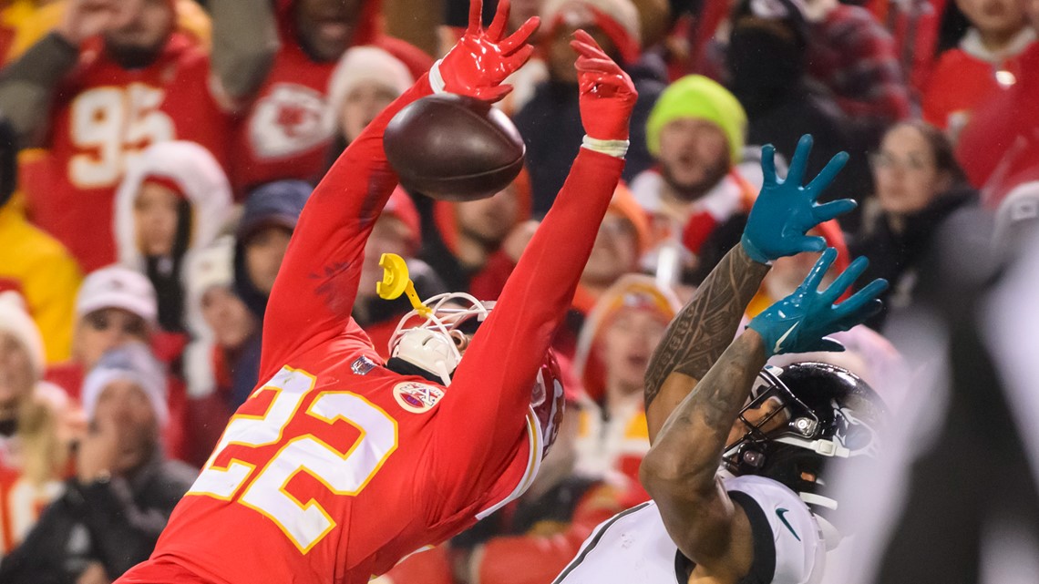 Chiefs, led by hobbled Mahomes, beat Jags 27-20 in playoffs – The Denver  Post