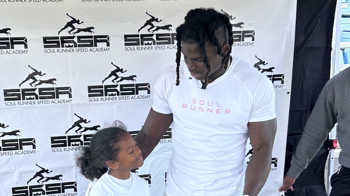 NFL superstar Tyreek Hill hosts skill camp in Cedar Rapids