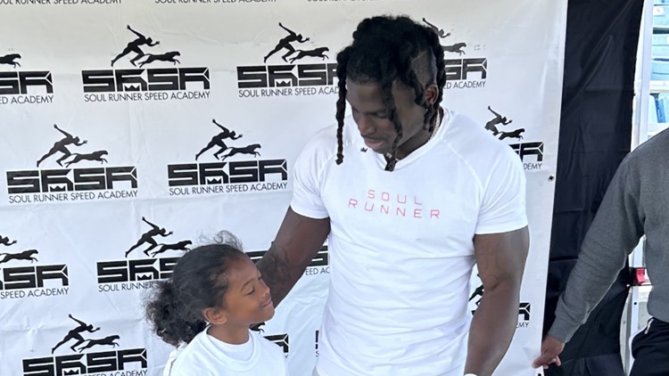 NFL superstar Tyreek Hill hosts skill camp in Cedar Rapids