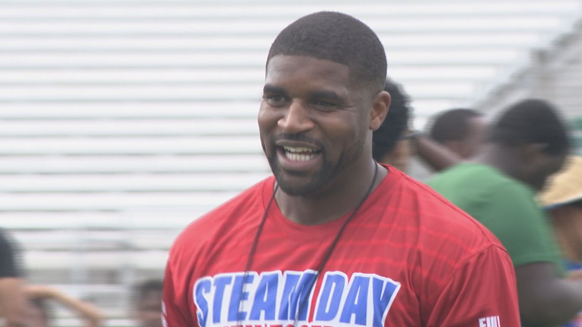 Lions safety Don Carey runs football camp