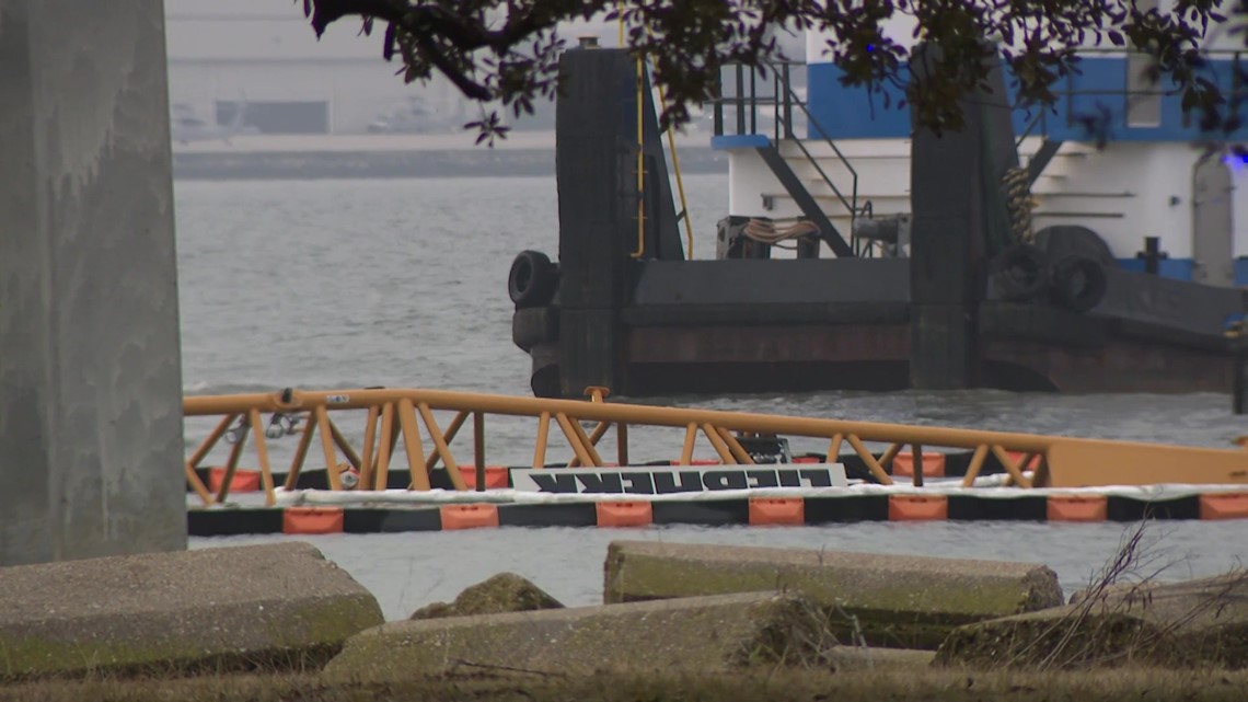 Construction crane falls into water near Hampton Roads BridgeTunnel