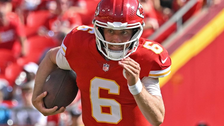 Washington Commanders quarterback Carson Wentz (11) talks with Kansas City  Chiefs quarterback Patrick Mahomes (15) prior