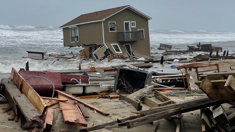 Watch: House on Outer Banks Collapses into Ocean