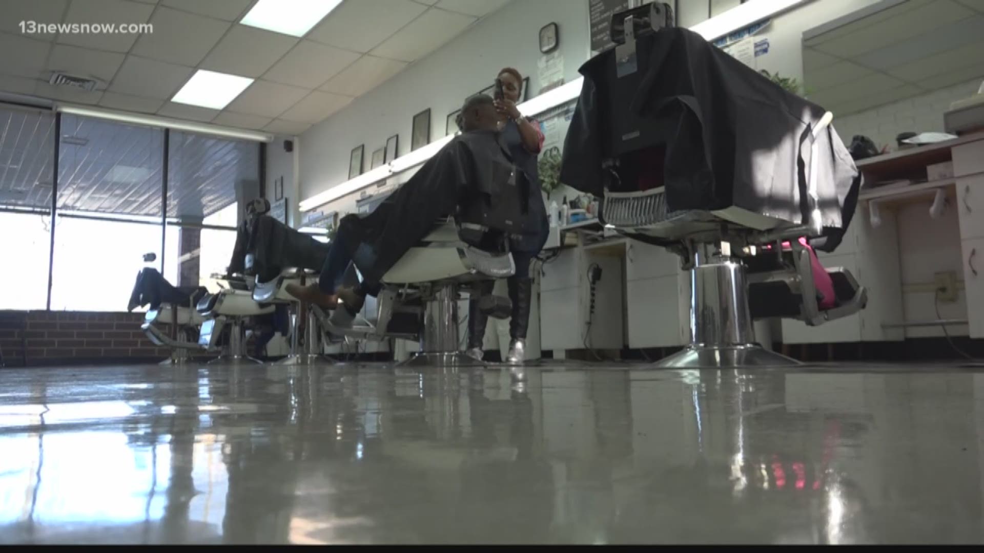 A local barber is helping furloughed workers by offering free haircuts.