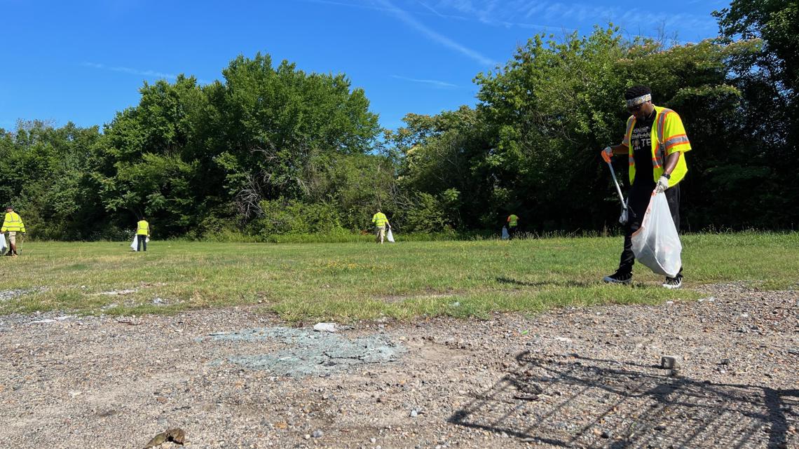 Community leaders clean up Portsmouth neighborhood to fight crime - Vimarsana News