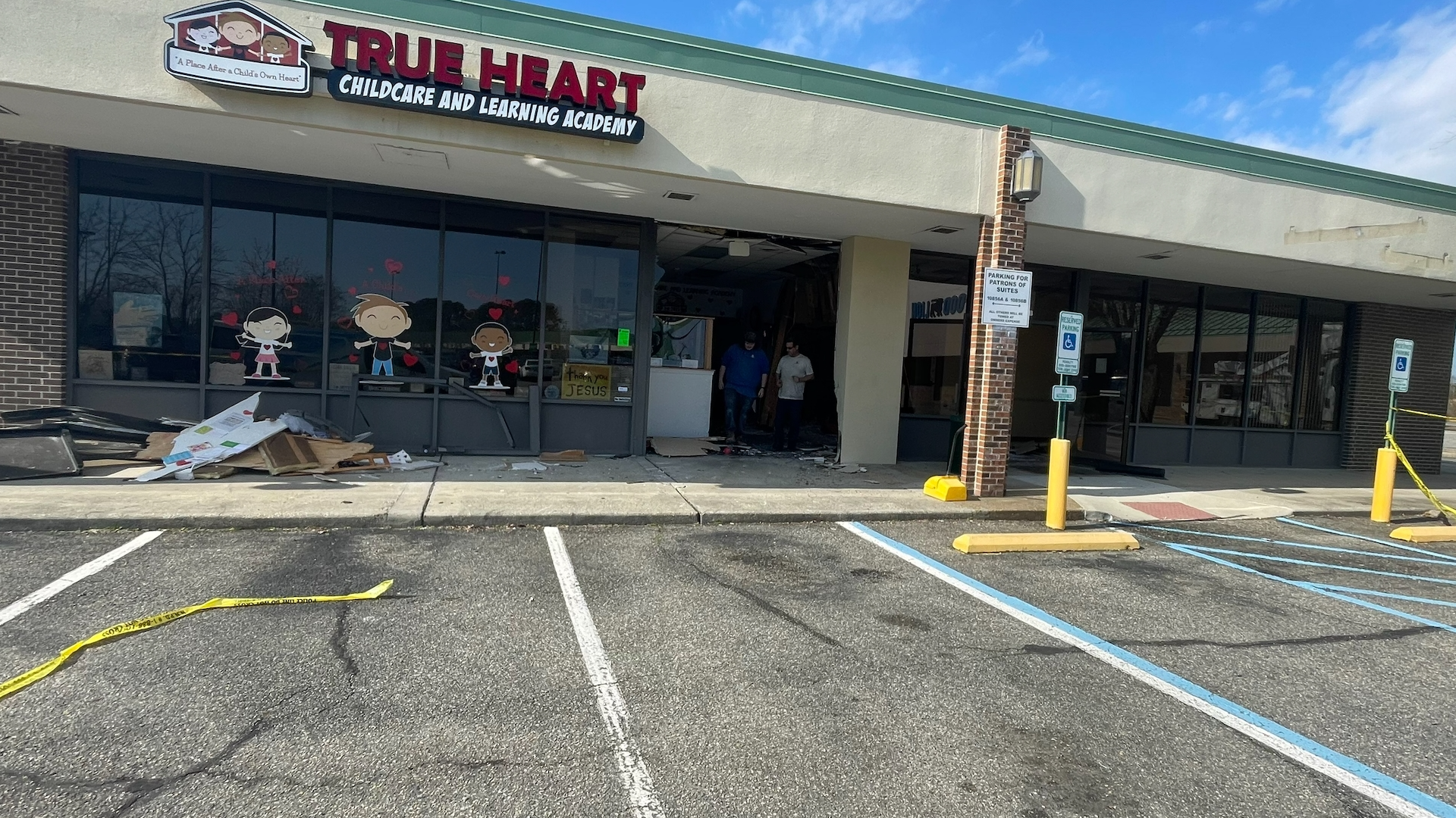 Car crashes into Newport News daycare in Newport News | 13newsnow.com