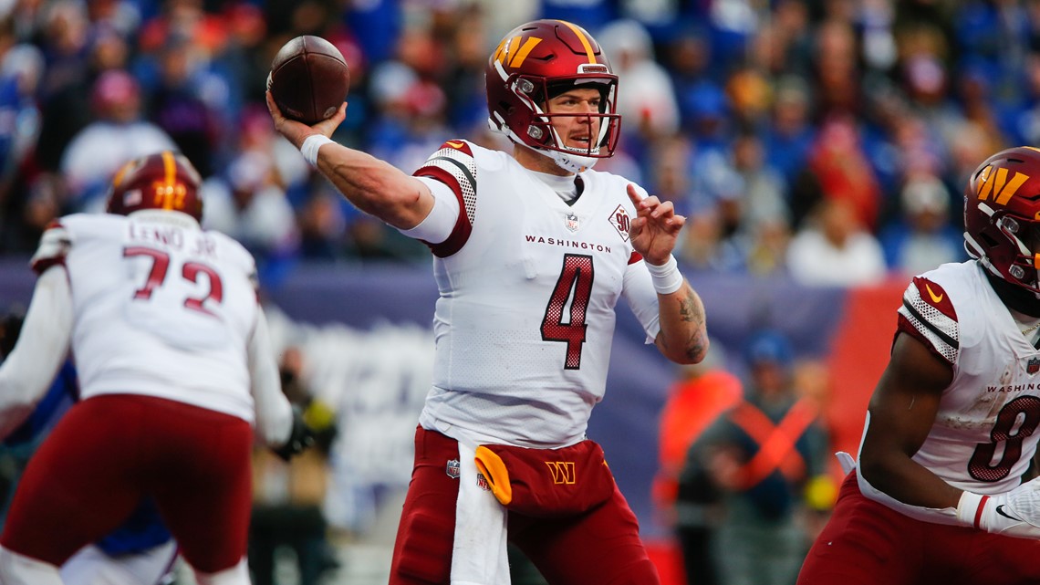 New York Giants quarterback Daniel Jones (8) hands off the ball against the  Washington Commanders during an NFL football game Sunday, Dec. 4, 2022, in  East Rutherford, N.J. (AP Photo/Adam Hunger Stock