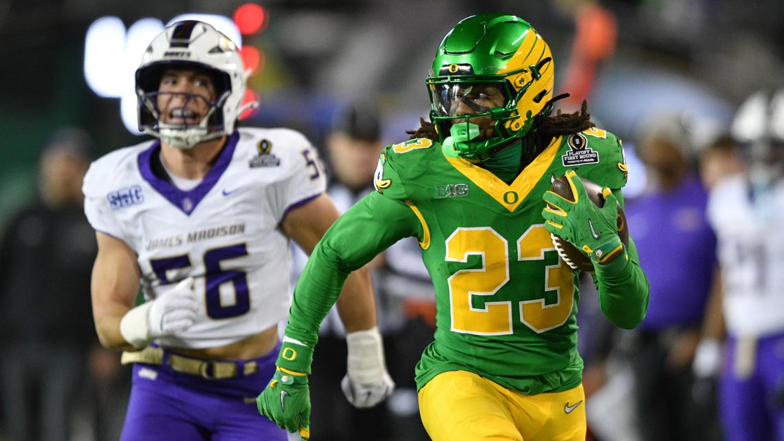 Historic season ends as Dukes fall to Oregon in CFP | 13newsnow.com
