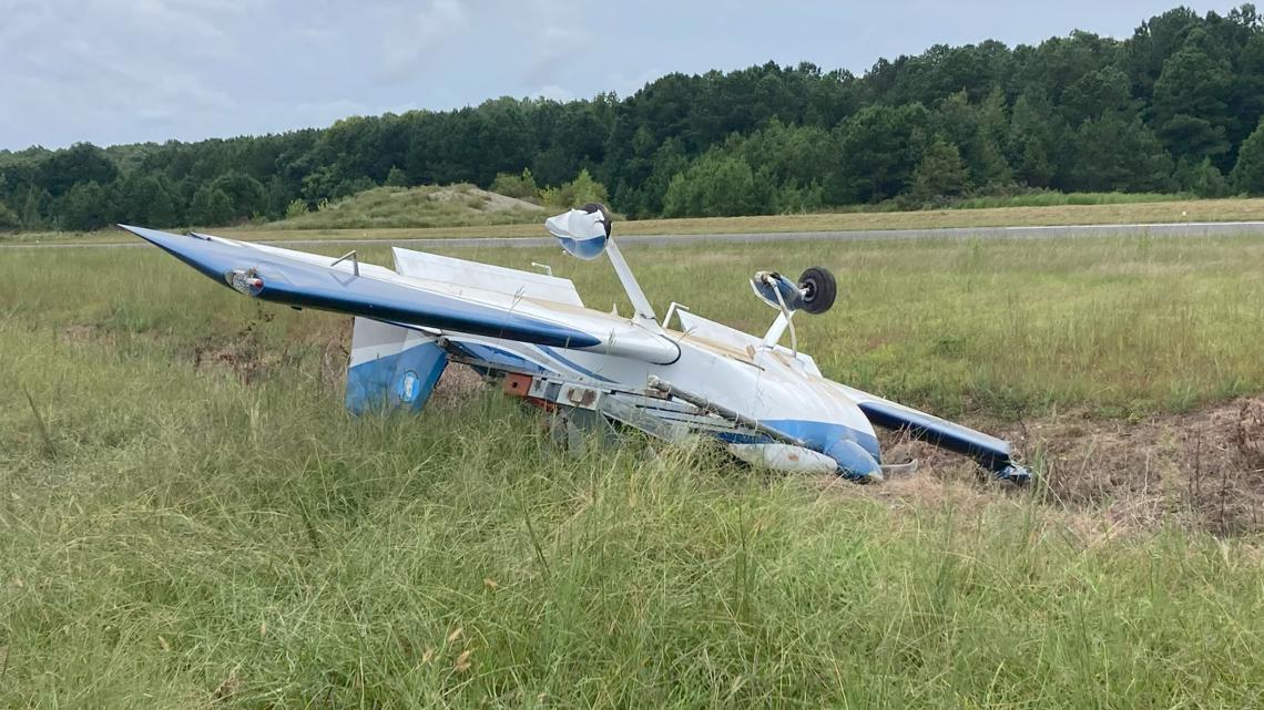 Small plane crashes, flips upside down at Williamsburg airport ...
