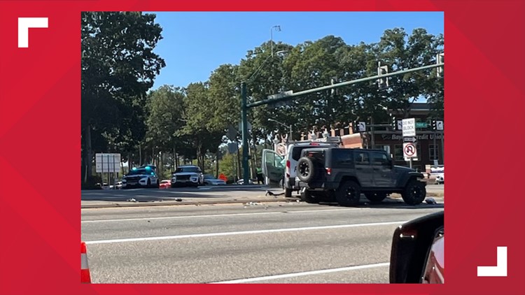 Two hurt after car crash in Newport News | 13newsnow.com