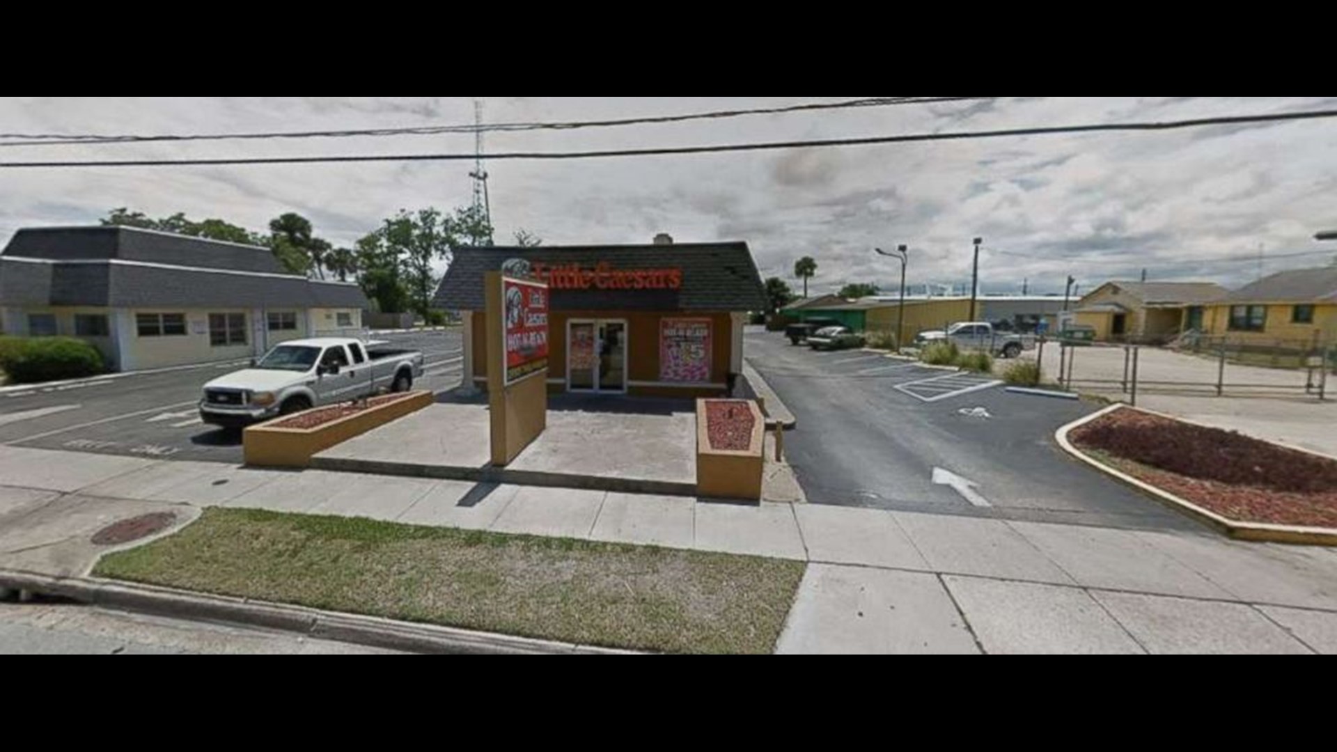 Little Caesars employee allegedly shoots, kills man in clown mask