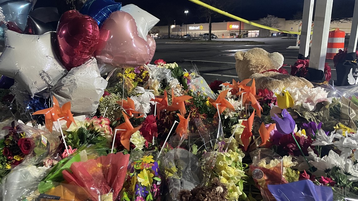 Chesapeake honors Walmart shooting victims with candlelight vigil - Vimarsana News