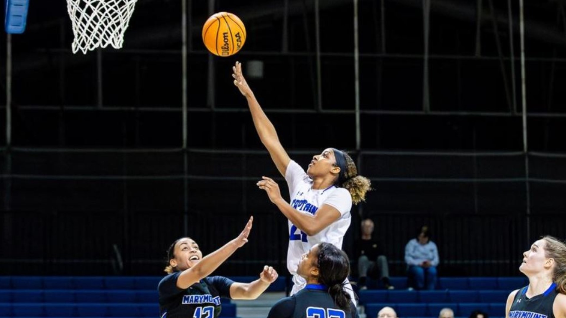 Alivia Giles scored nine of her career-high 28 points in the fourth quarter on 4-of-5 shooting while also grabbing four rebounds.