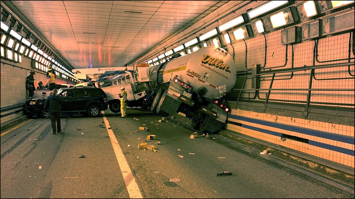 Two People Hurt In 7 Vehicle Chain Reaction Crash Inside Hrbt 13newsnow Com