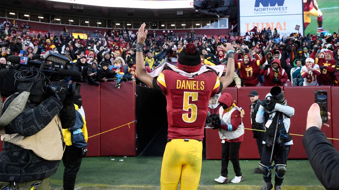 Daniels throws for 5 TDs as the Commanders end the Eagles’ winning ...